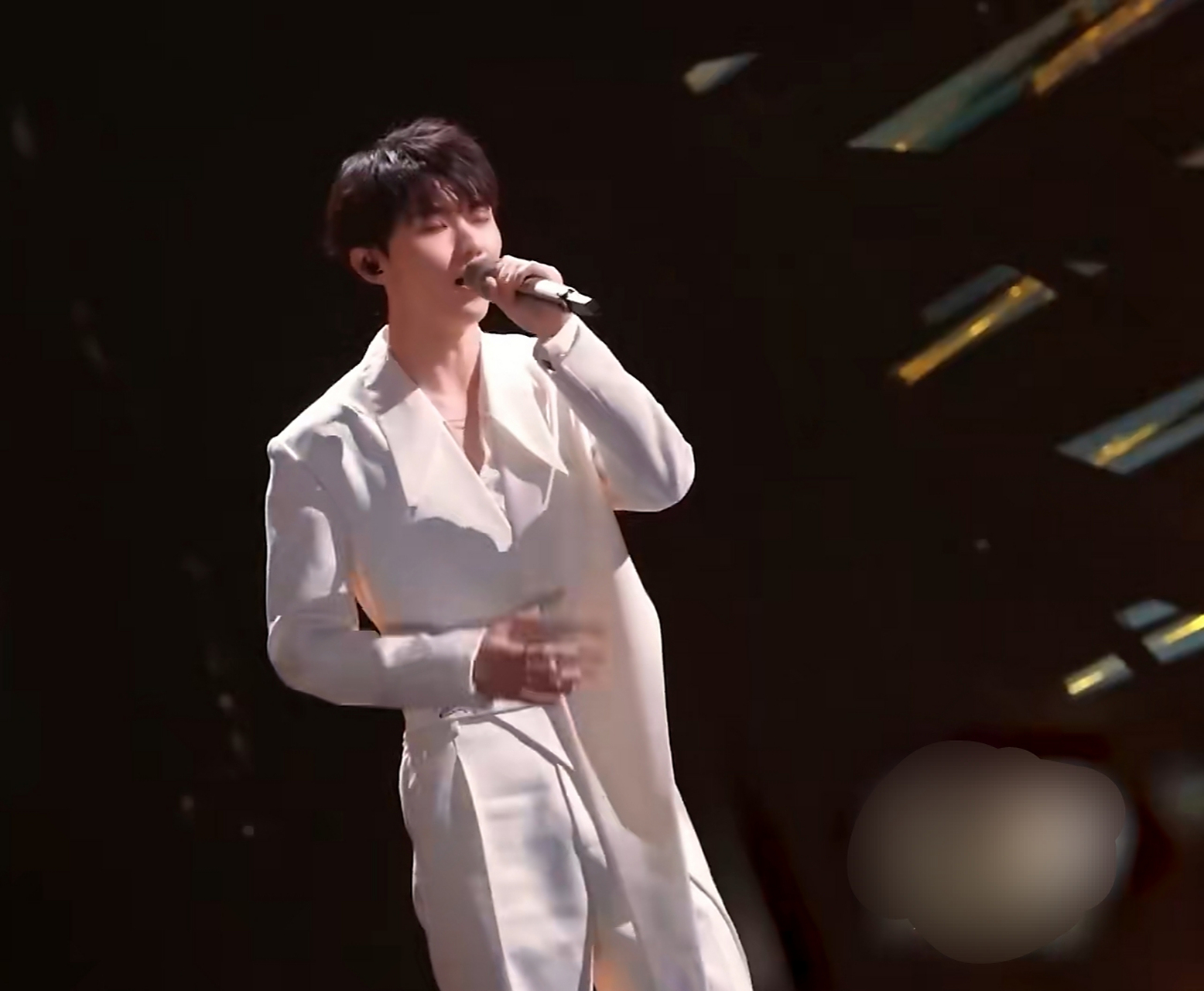 爱游戏-纳达尔重返赛场，领先优势明显首场状态出色，巴黎圣日耳曼观众沸腾！-爱游戏