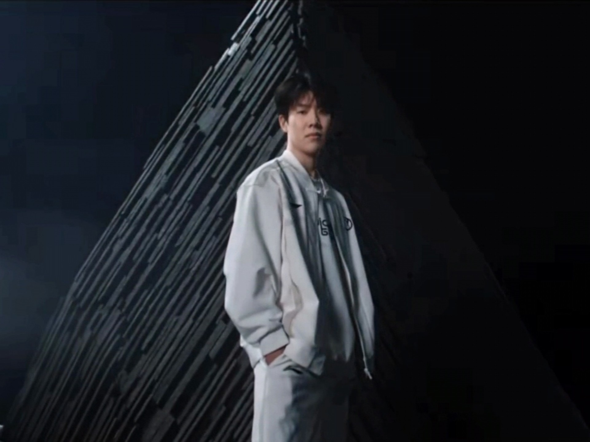 爱游戏体育-关于TheShy重返赛场，表现优异首场状态出色，掘金观众沸腾！全场沸腾不已的信息-爱游戏体育