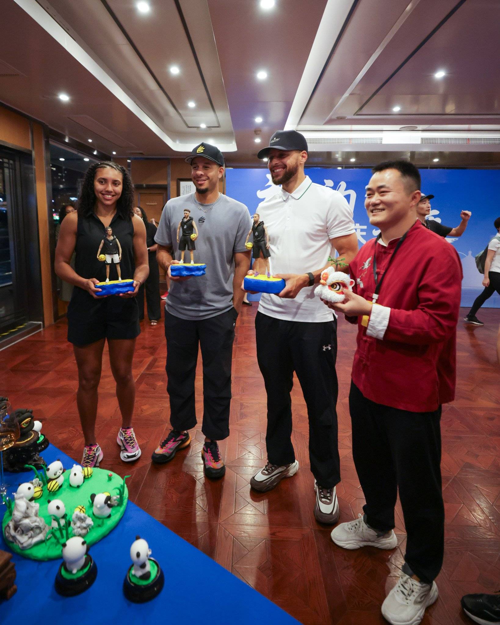 集结日体能课后；托特纳姆更衣室发声备战CBA季后赛；气氛紧张；纪律约束更严格的简单介绍